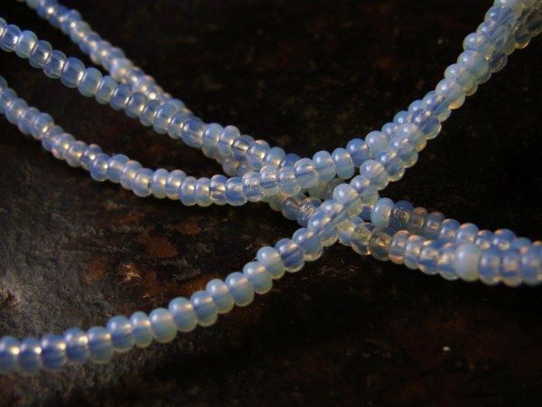 ◆繊細ベネチアン...オパール乳白小粒一連◆アンティークトレードビーズとんぼ玉蜻蛉玉ムーンビーズ月拍卖