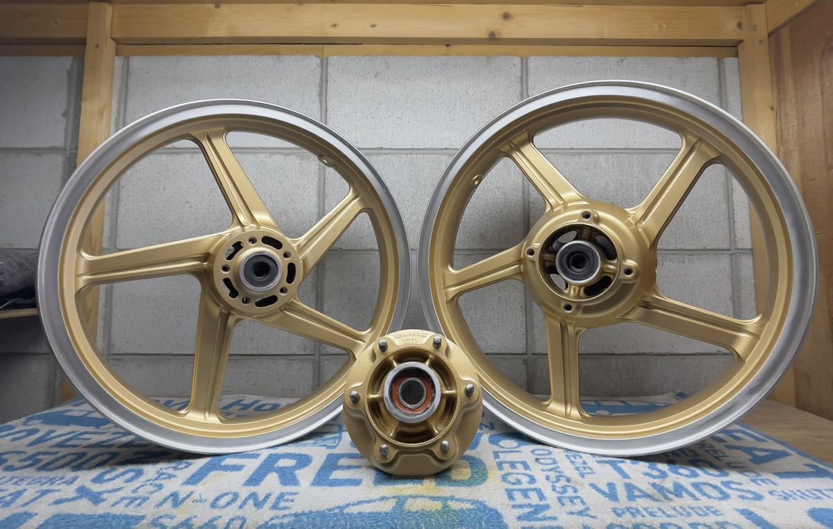 残り2セットのみ!ゼファー400/χ 純正 前後ホイール ゴールドメタリック塗装後未使用 ウレタン塗装 高級仕上げ ホイールのみ拍卖