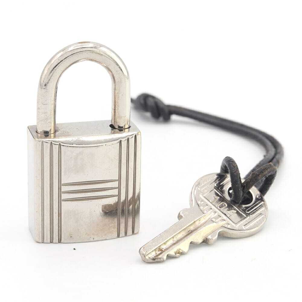 エルメス カデナ シルバー メタル 中古 嘉手納 カギ 鍵 南京錠 レディース メンズ 男女兼用拍卖
