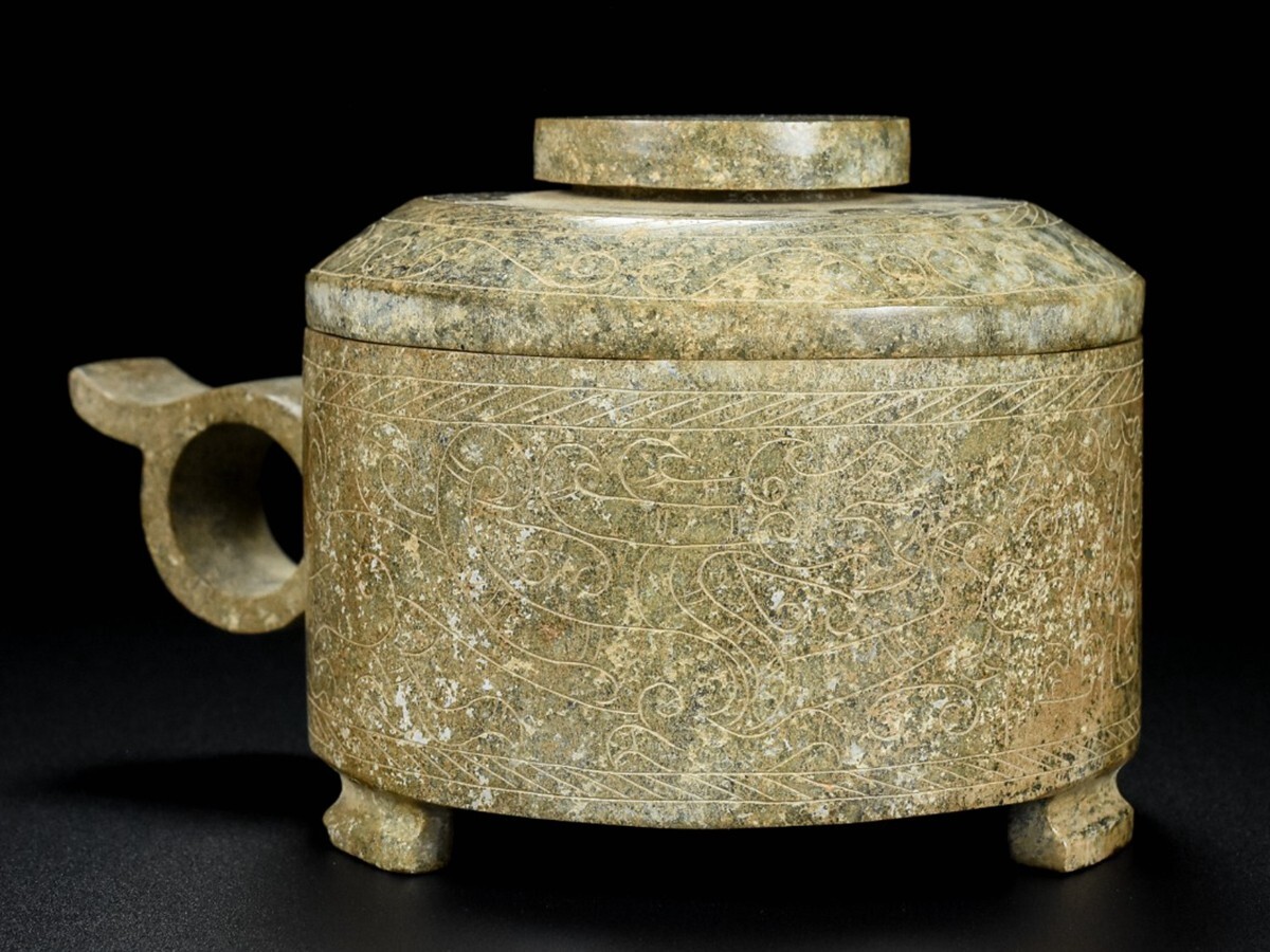 「時代物 和田玉 高古玉彫り 古龍鳳紋 三足蓋杯」極細工 擺件 中国古賞物 古美術 旧蔵出拍卖