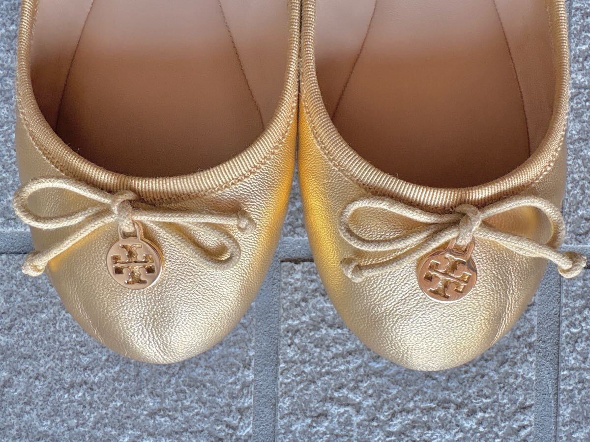 本物 美品 トリーバーチ チェルシー バレエ クラシック TORY BURCH Chelsea フラット シューズ パンプス 靴 ゴールド GOLD 羊革 US7 24cm拍卖