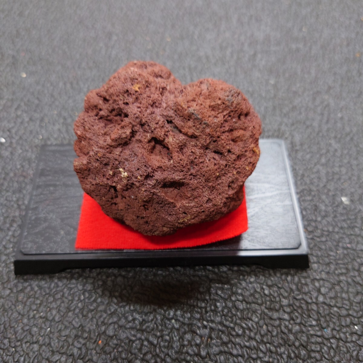 溶岩石 高さ6cm幅7.5cm奥行7cm 中古 ★送料無料★ H-V拍卖