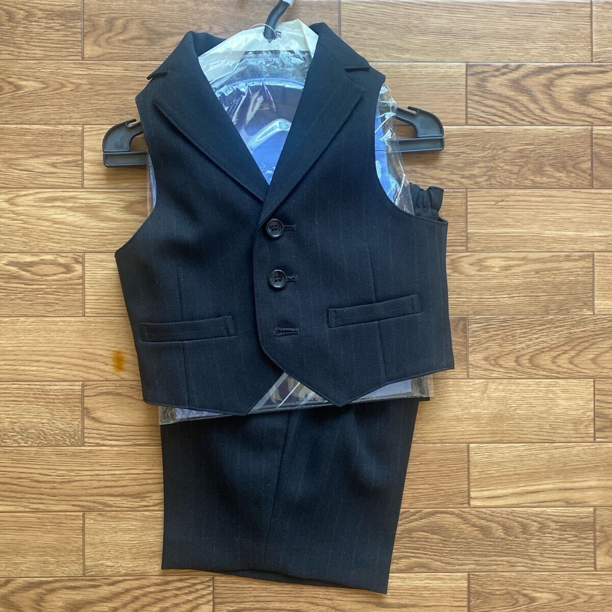 男の子 スーツ ベスト4店セット 新品 冠婚葬祭 95拍卖
