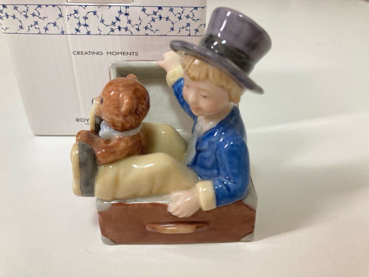 ロイヤルコペンハーゲン アンデルセン童話 フィギュリン THE FLYING TRUNK 空飛ぶトランク 陶器人形 箱付き 北欧拍卖