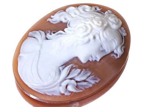 【ジュエリー極】作家品 裏面サイン有 素敵な女性の彫刻 高級シェルカメオルース 35.2mm×26.9mm w5424-m【送料無料】拍卖