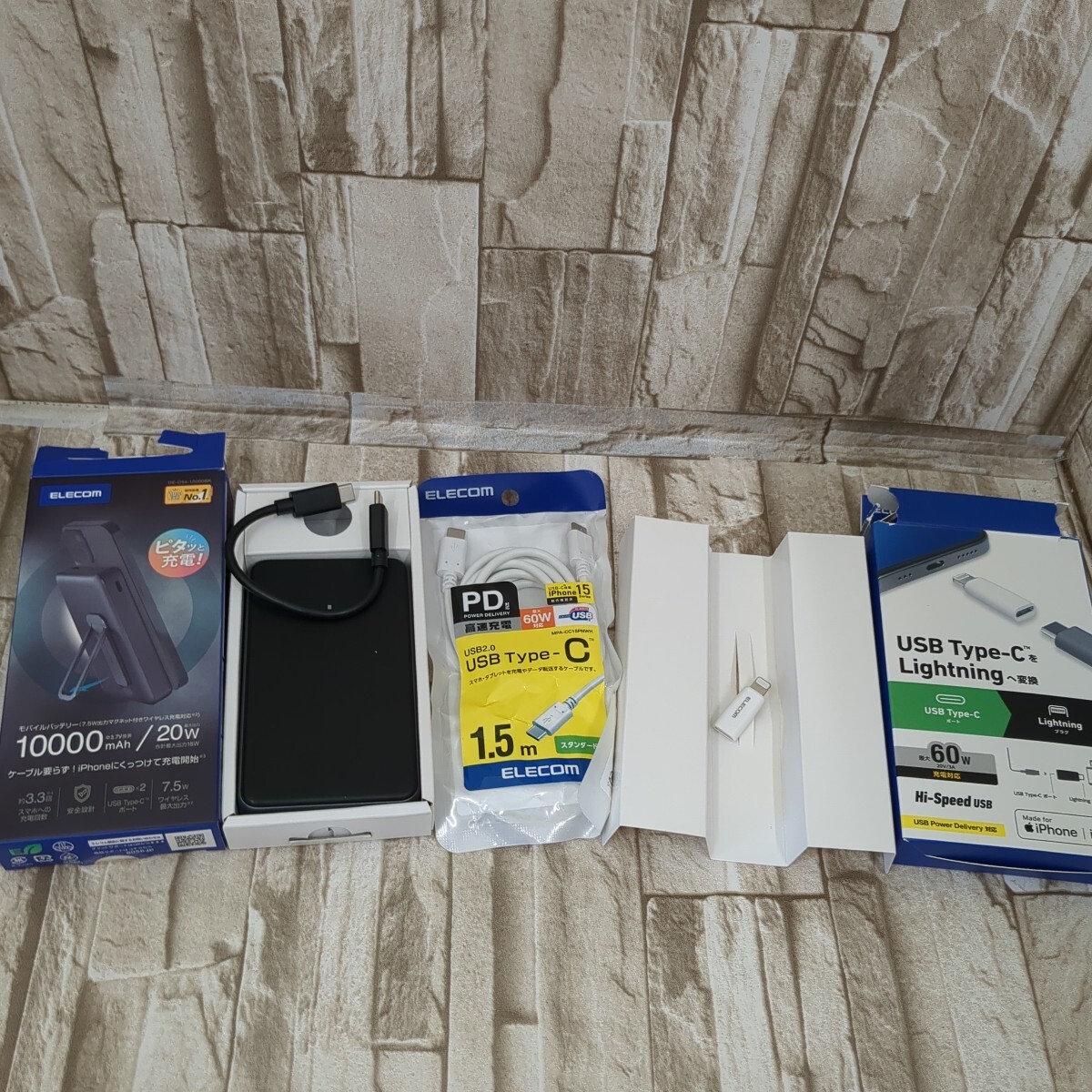 0706x2713 エレコム モバイルバッテリー マグネット式 DE-C54-10000BK、 USBケーブル TypeC to TypeC 1.5m、変換 MPA-CC15PNWH ※同梱不可拍卖