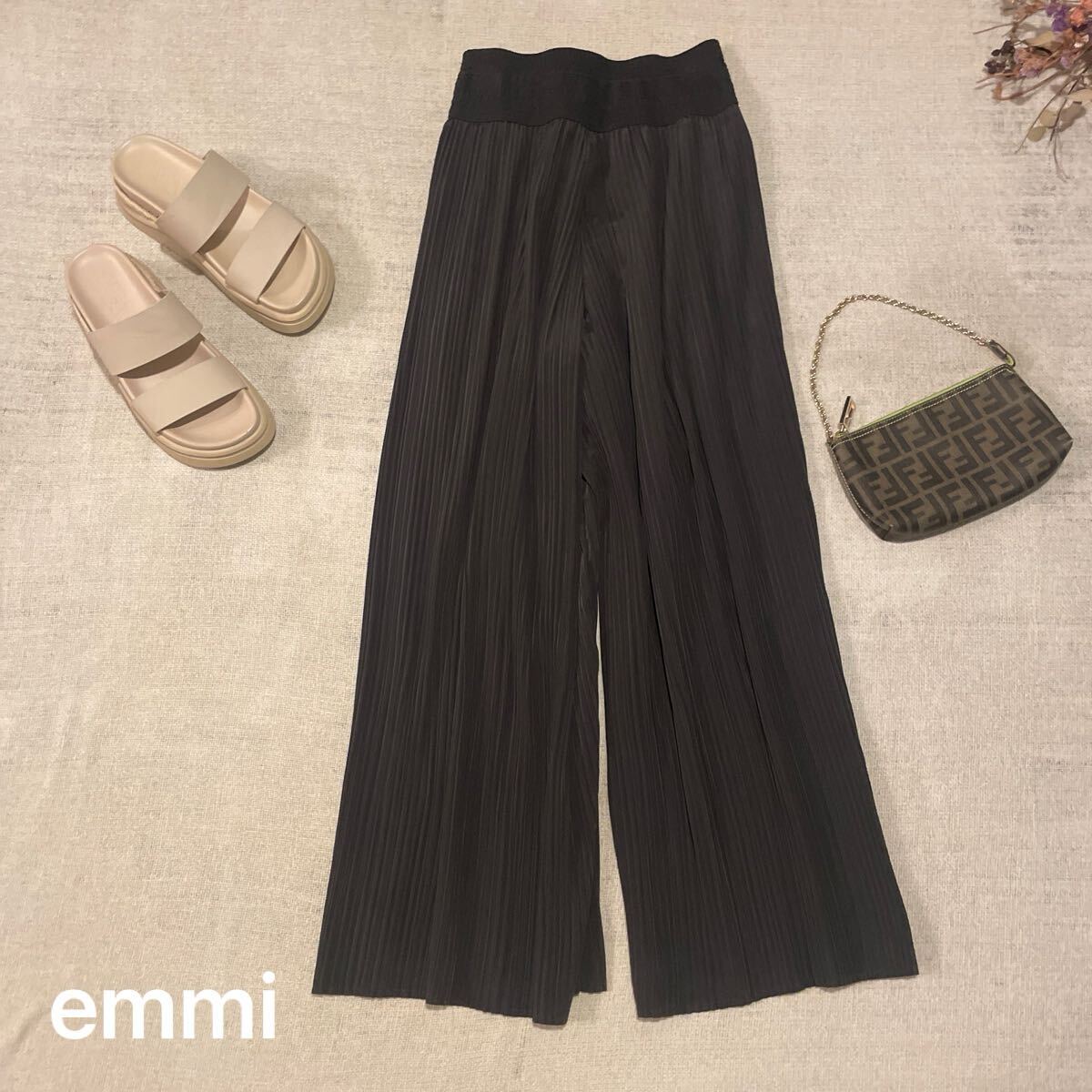 emmi プリーツワイドパンツ ブラック 黒 ハイウエスト ボトムス トレーニング ウエア エミ ヨガ サイズ0 ダークグレー拍卖