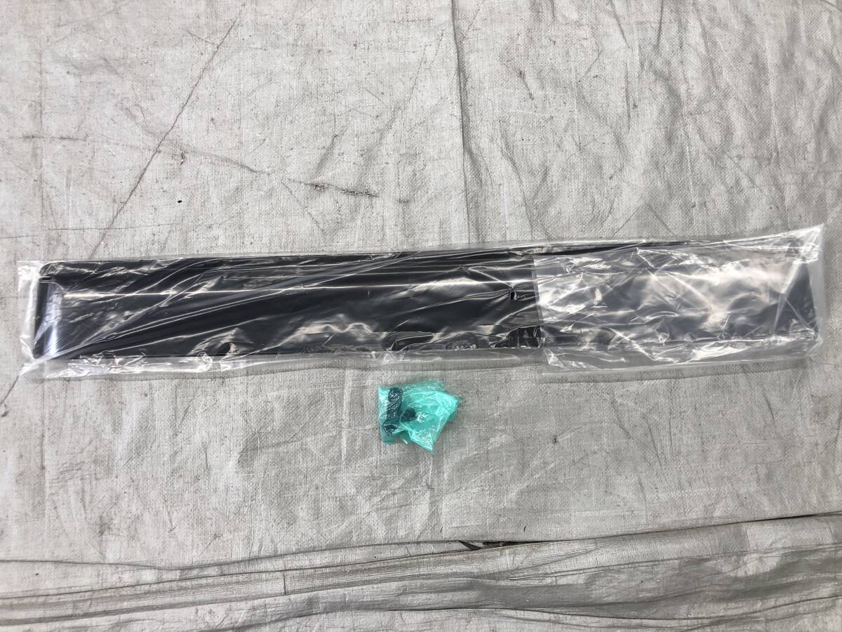 ☆□2506-SJ17A 新品 未使用品!スズキ MK32S スペーシア 純正 右 リア ワイドバイザー サイドバイザー ドアバイザー 99000-990B-S01拍卖