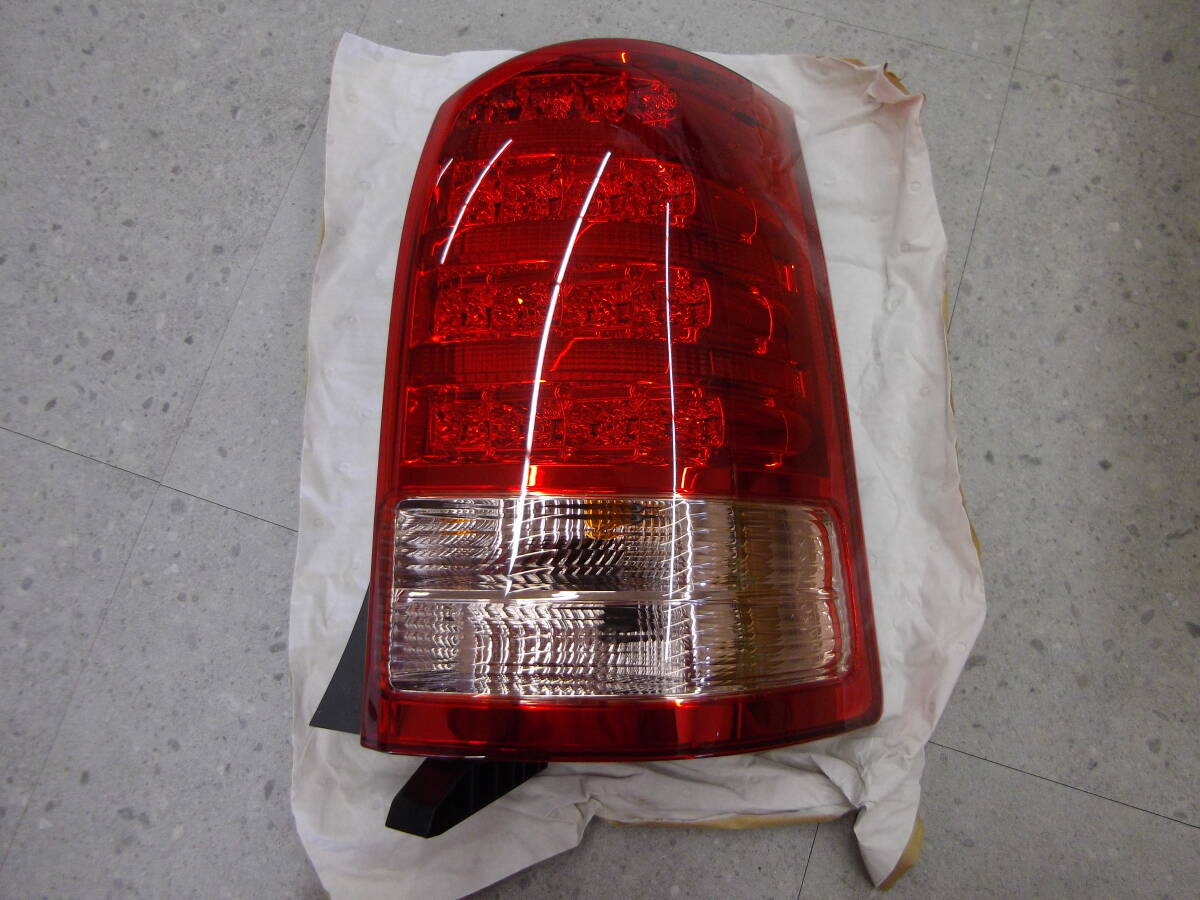 ☆●2507-6L スタート即決! ANE10G ZNE10G ZNE14G 10系 ウィッシュ 後期 純正 LED 右 テールライト ICHIKOH 68-14 新車外し 美品!拍卖