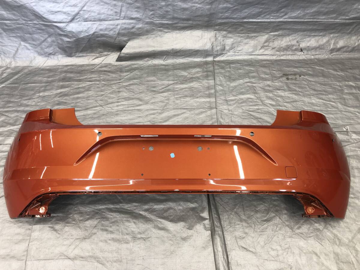 ☆□2501-W52LL 2G系/AWCHZ VW/フォルクスワーゲン ポロ 純正 リアバンパー 2GS807421 2GS.807.421 オレンジ系拍卖