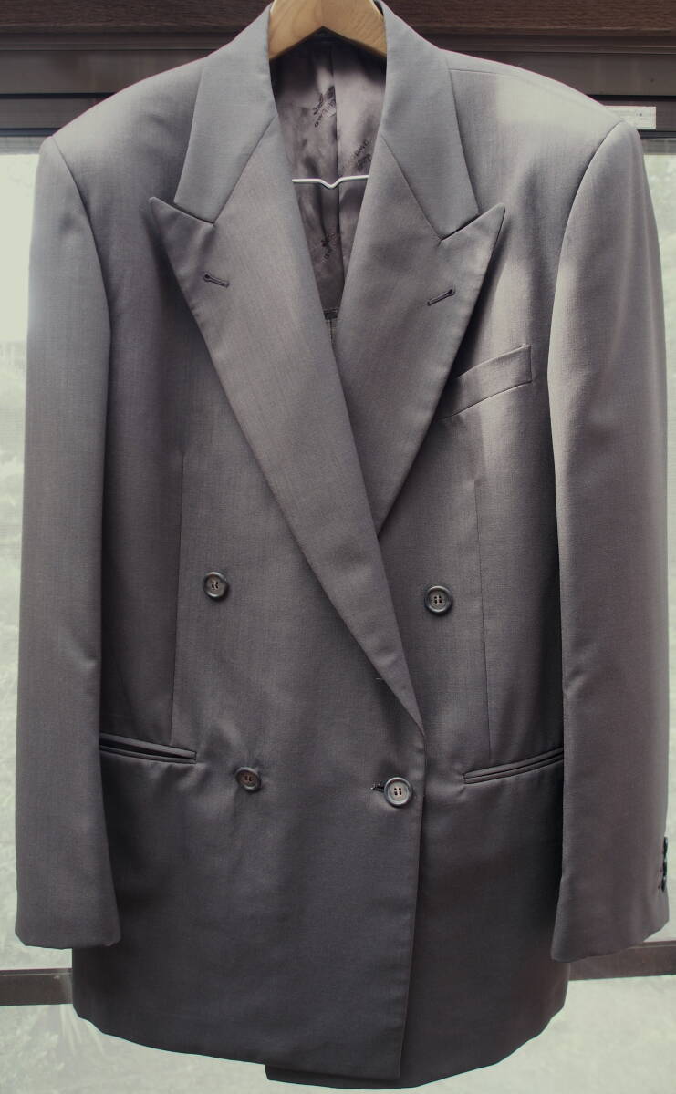KRIZIAUOMO・クリツィアウォモ・ピュアウール・ダブルスーツ(MADE IN ITALY、未使用新古品)拍卖
