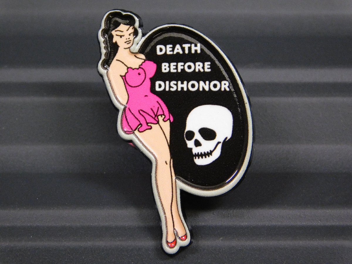 【ピンバッジ・ピンズ】※《ピンナップガール / DEATH BEFORE DISHONOU》 美女 アメリカン雑貨拍卖
