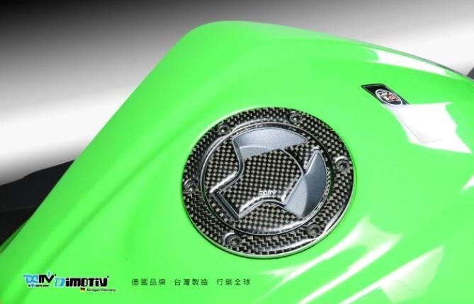 ★DIMOTIV カーボン調タンクキャップパッド ZX250 ZX300拍卖