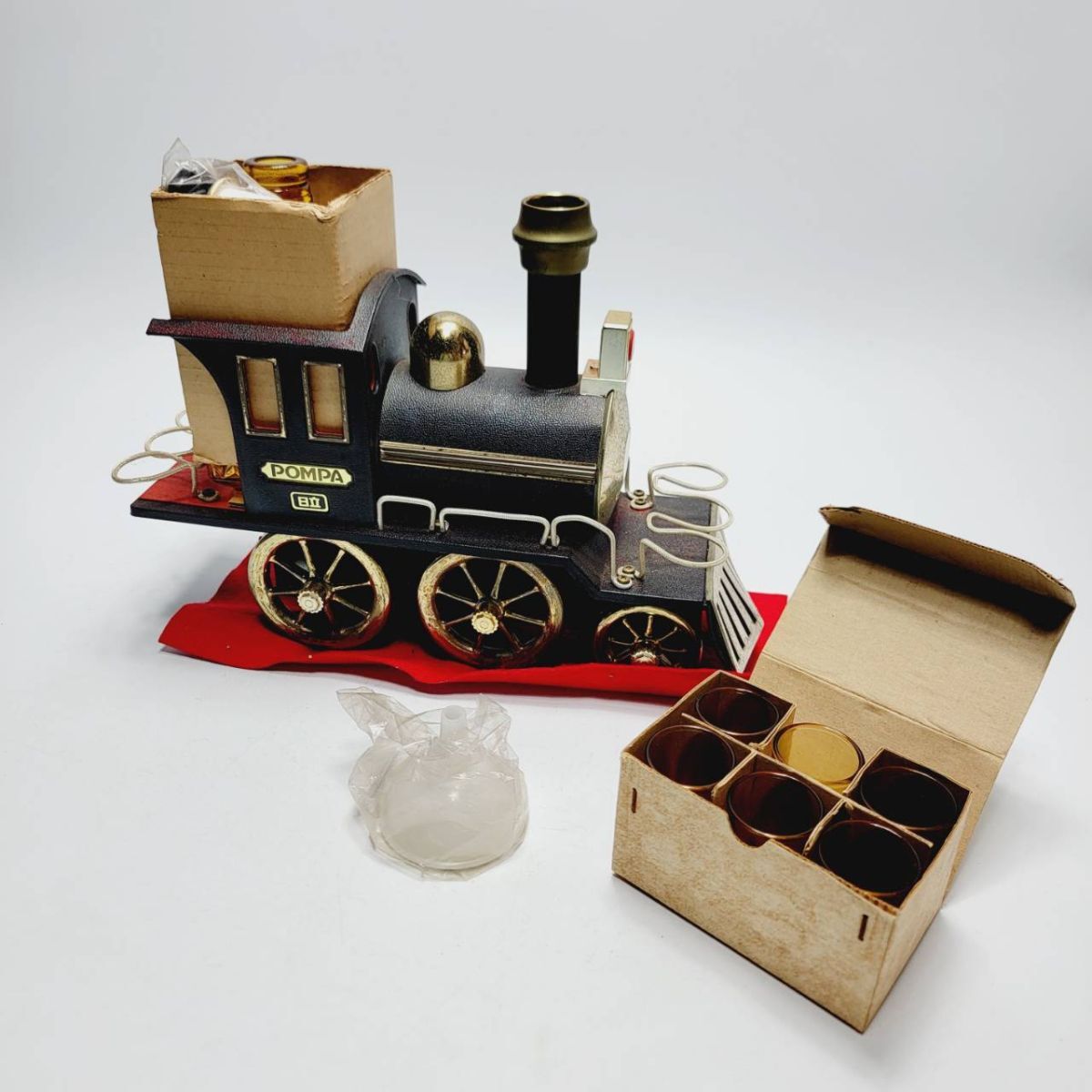 ●デザイン食器●日立ソリッドステート●POMPA DECANTER デキャンター 汽車デザイン レトロ 中古品 食器キッチン関連商品 A17/Ngt093拍卖