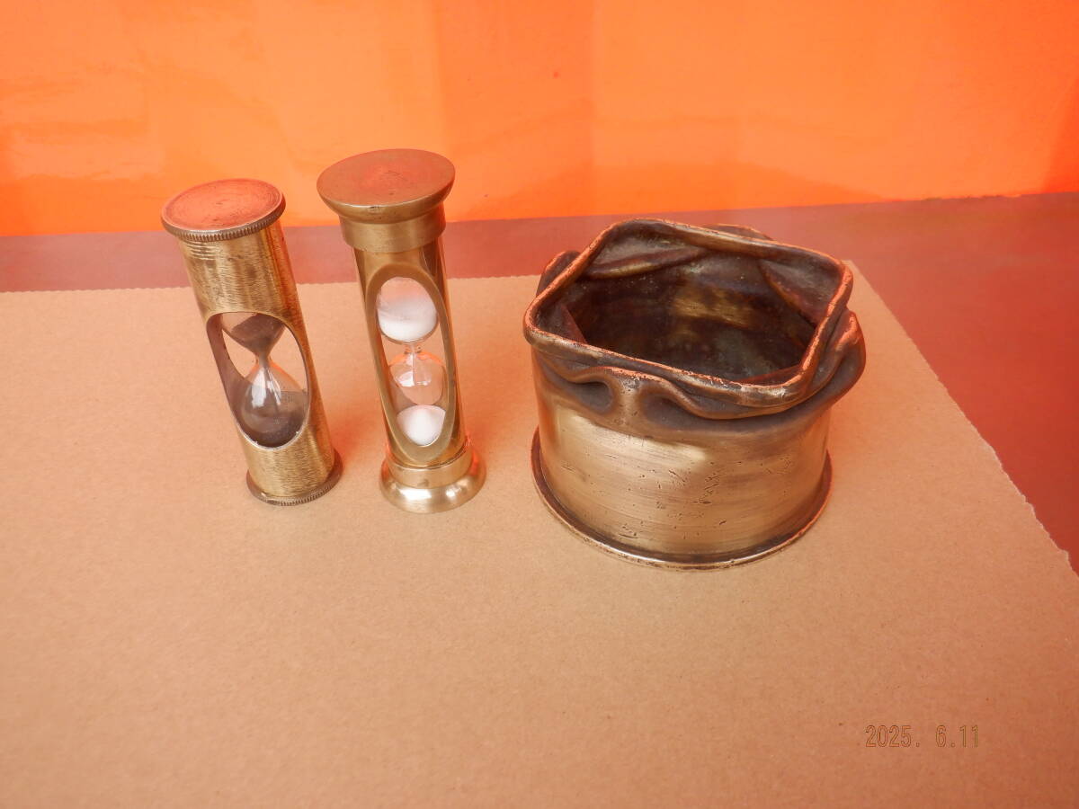 3点まとめて 灰皿 ミリタリー 送料1300円 砲弾 空薬きょう 空薬莢 砲弾型灰皿 置物 骨董 7分用砂時計 真鍮製 砂時計 12S用砂時計 軍事骨董拍卖
