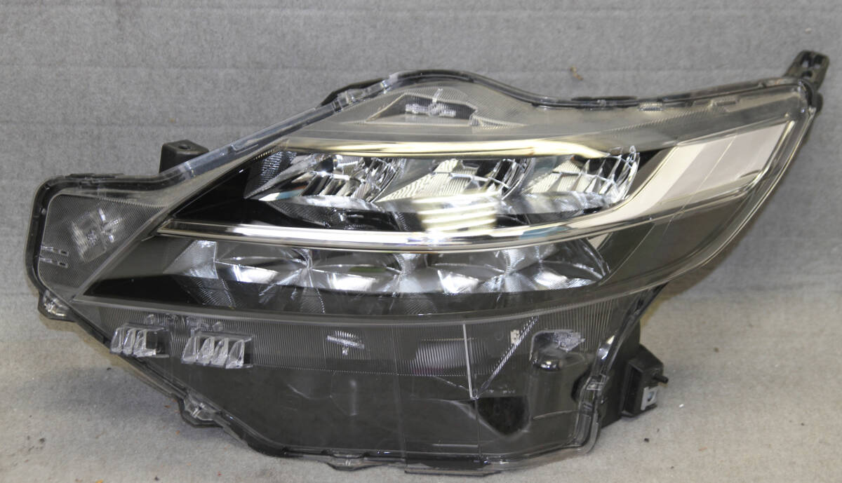 三菱 ekクロススペース 5AA-B37A 純正ヘッドライト 左 L KOITO 100-23779 点灯確認済み 助手席側 即納品可能拍卖