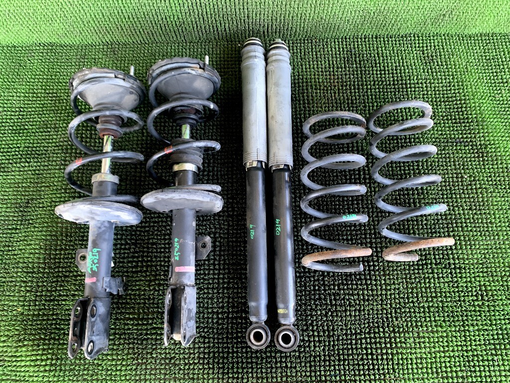 ●即決値段●Z5-2トヨタ AZR60 AZR65 ノア ヴォクシー 純正 サスペンション 左右 ストラット リアショックアブソーバー セット拍卖