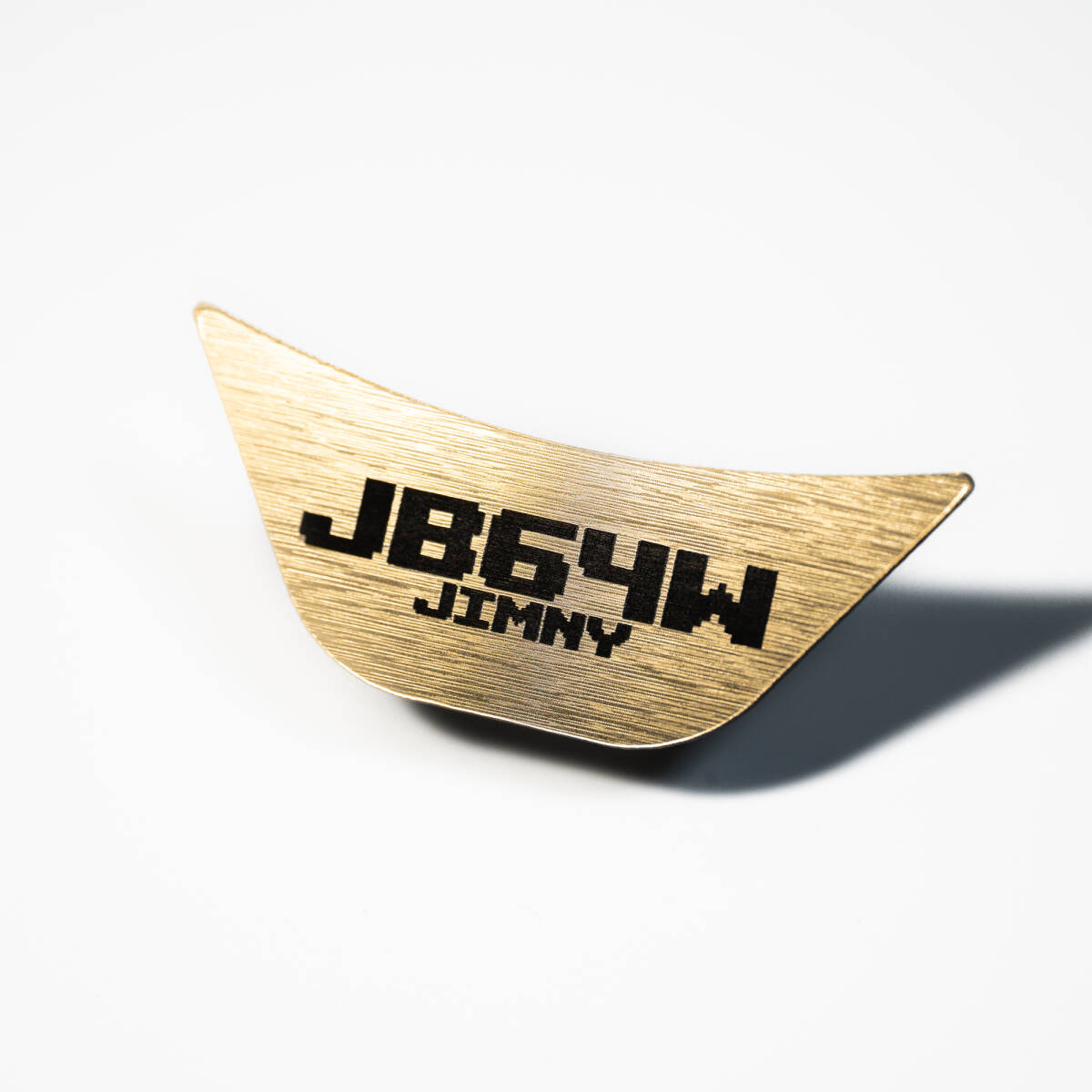 スズキ ジムニー(JB64W)用 ステアリングロゴプレート アンティークゴールド拍卖