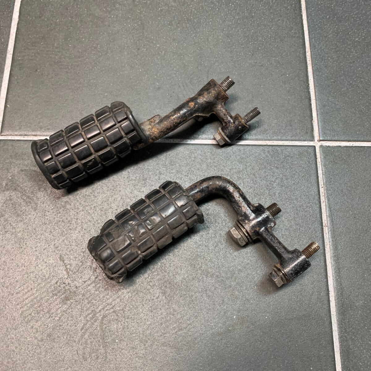 GS400 フロント ステップ セット GS400E GS400L 純正 ネジ付き CBX400F CB250T GT380 GSX400E ゴキ ザリ 拍卖