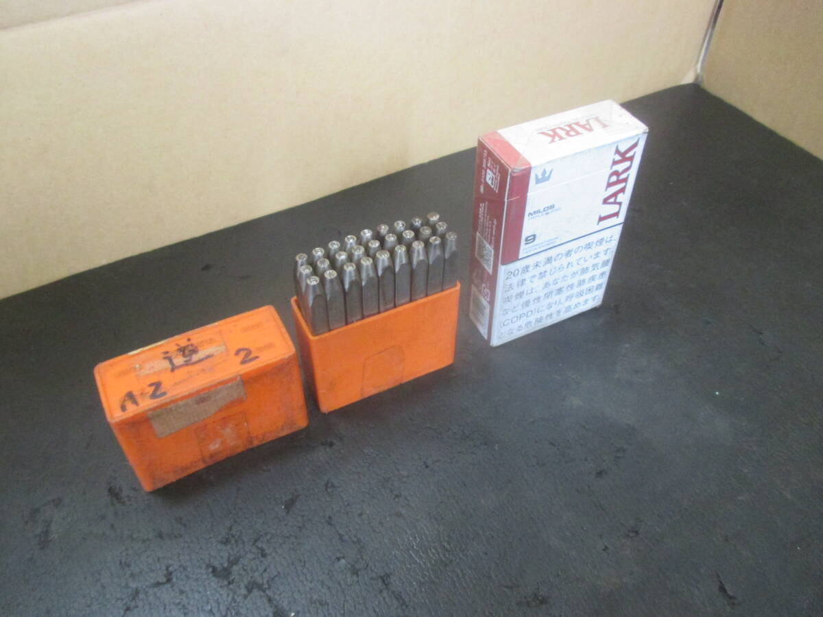 v98★刻印 2mm 逆文字 英字 型用刻印拍卖