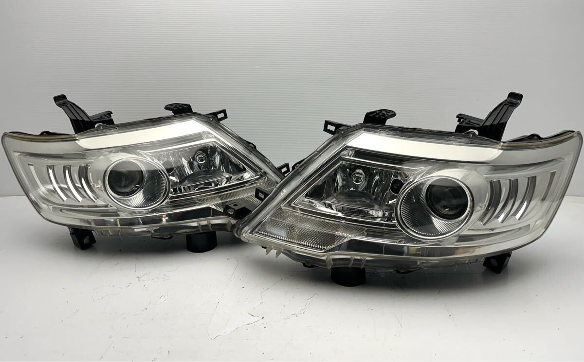 ★当日発送★割れ無★ 日産 セレナ C25 CC25 ハイウェイスター 後期 ヘッドライト 左右セット キセノン HID KOITO 100-24921 (R225)拍卖