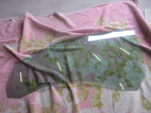 ★①R7A8626 アウディA5 左フロントドアガラス 8TCDNF 修理やストック等に拍卖