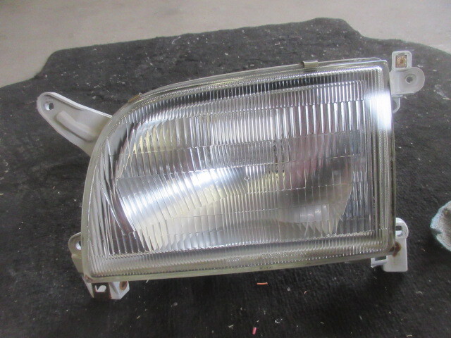 ★①R7G9566 RZH112V ハイエース 純正左ヘッドライト コイト26-89 修理やストック等に拍卖