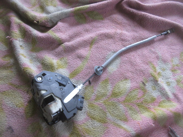 ★①R7G9647 ボルボS60 純正左リアドアロック CBA-FB6304T 修理やストック等に拍卖