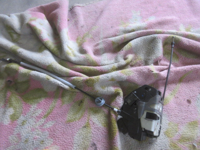 ★①R7G9650 ボルボS60 純正右フロントドアロック CBA-FB6304T 修理やストック等に拍卖