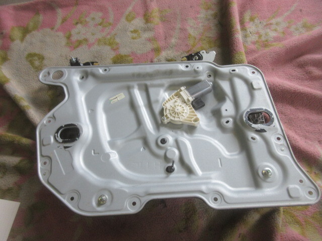 ★①R7G9651 CKV36 スカイライン 純正左ドアレギュレーター 2ドア 修理やストック等に拍卖