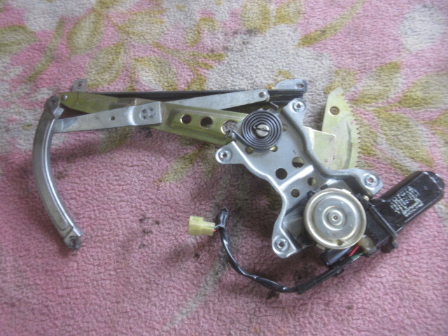 ★R7G9724 JZS131 クラウン 純正左リアドアレギュレーター ハードトップ車 修理やストック等に拍卖