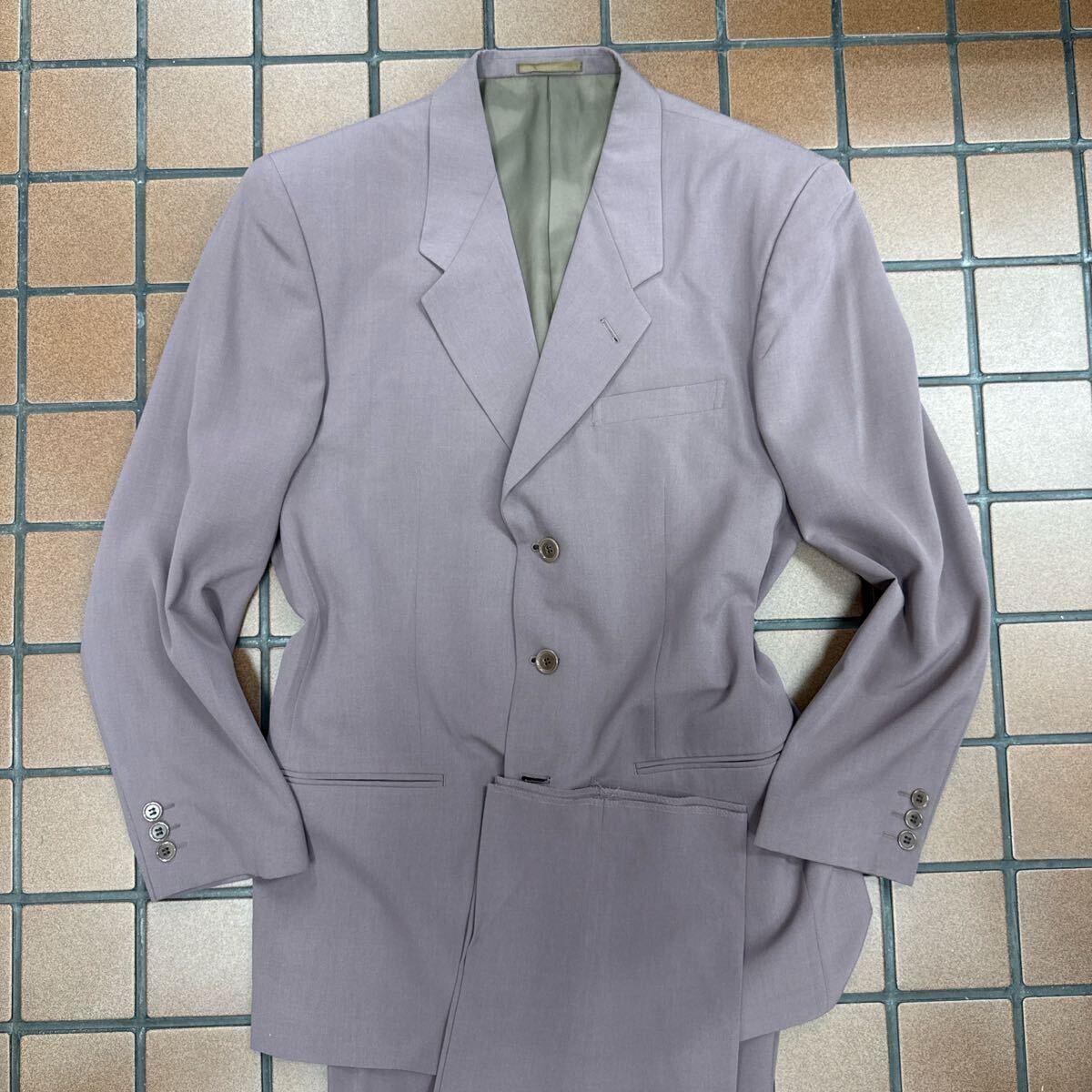 新品☆未使用【L 相当★カラースーツ】3Bシングルスーツ メンズスーツ パープル系 セットアップ 背抜き ノーベンツ 春夏 ふわさら生地 拍卖