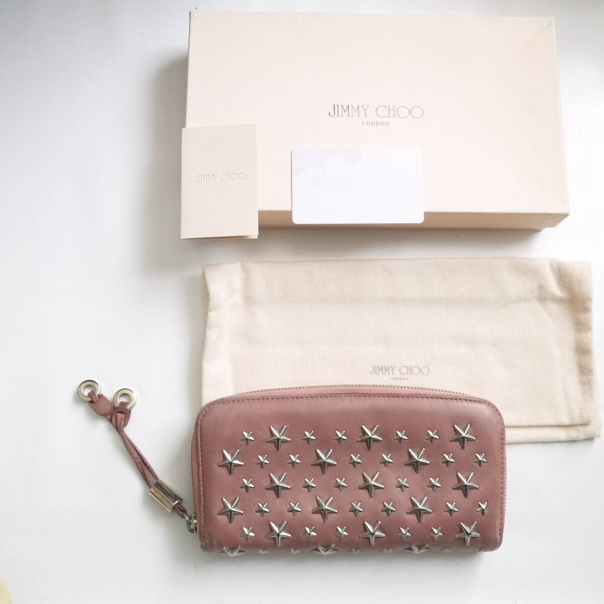 $ 美品 $ 箱付き◆ JIMMY CHOO ◆ ジミーチュウ ◆ 星 スター モチーフ スタッズ付き 本革 レザー◆ ラウンドファスナー 長財布◆ グレー系拍卖