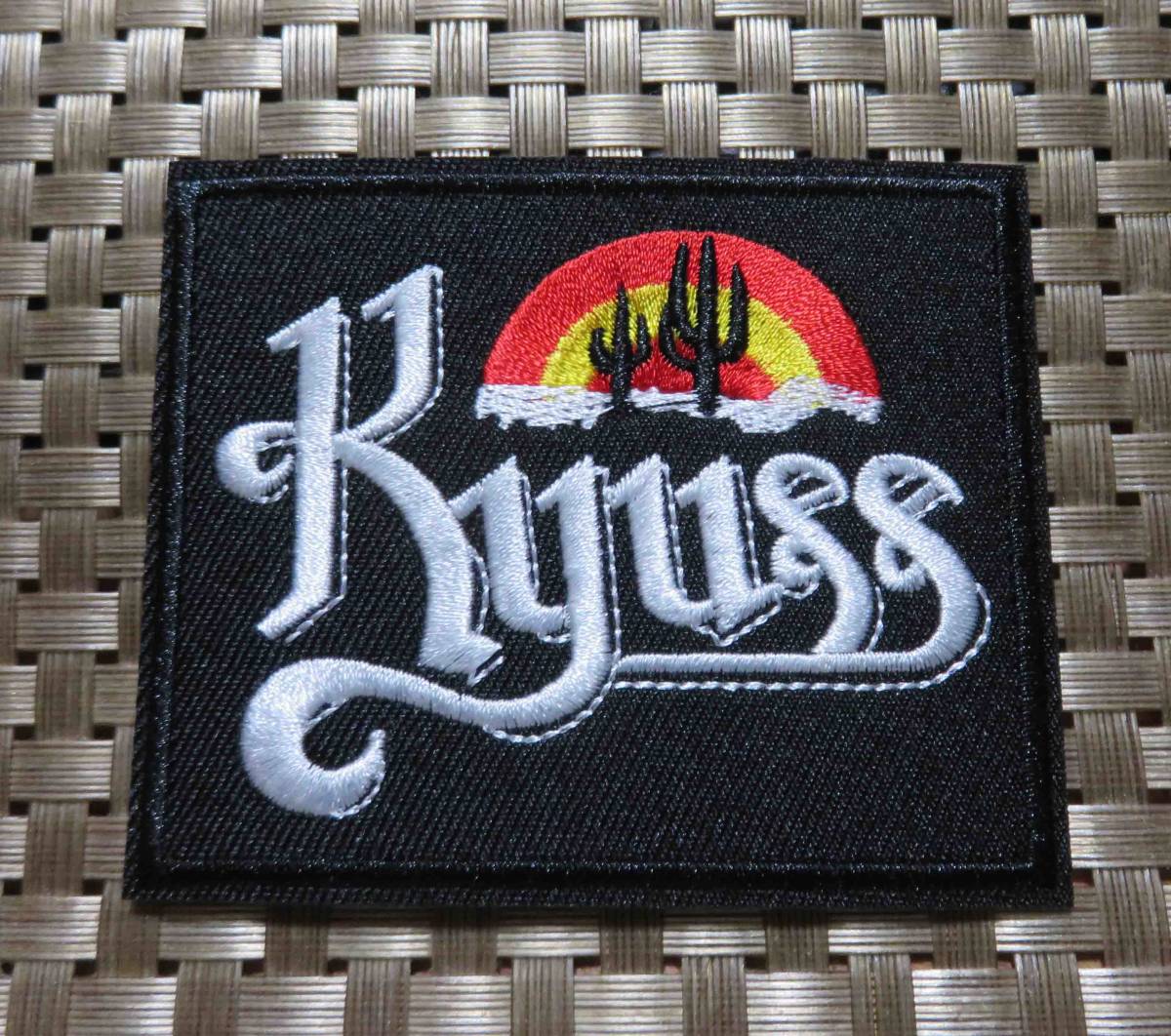 黒白 四角 砂漠◆新品 カイアス Kyuss デザート アメリカ ロックバンド 刺繍ワッペン◆音楽 ミュージック ■バイク ミリタリー拍卖