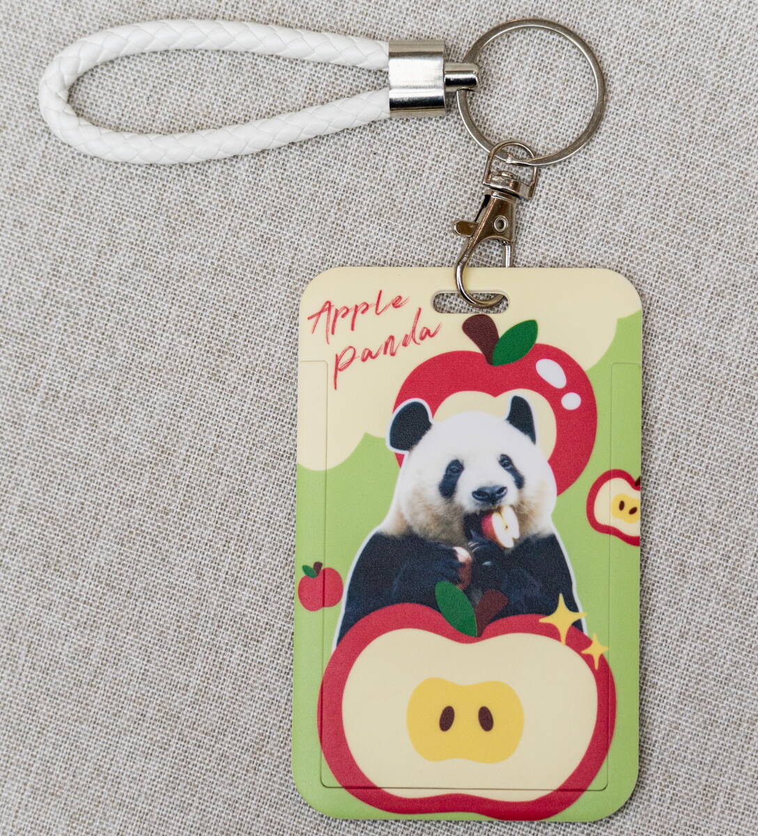 【シャンシャン 香香 パスケース(リンゴシャン)】ICカードケース ストラップ付き ジャイアントパンダ 中国雅安碧峰峡 上野動物園拍卖