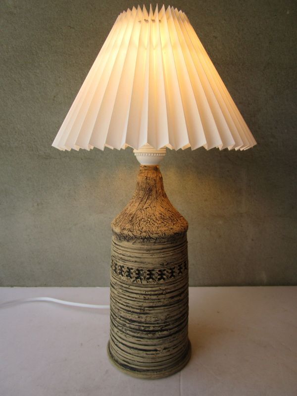 北欧スウェーデン 1970年代 ヴィンテージ Olle製陶所 プリーツシェード付き テーブルランプ 41cmH スーホルム/ウェグナー/Le klint拍卖