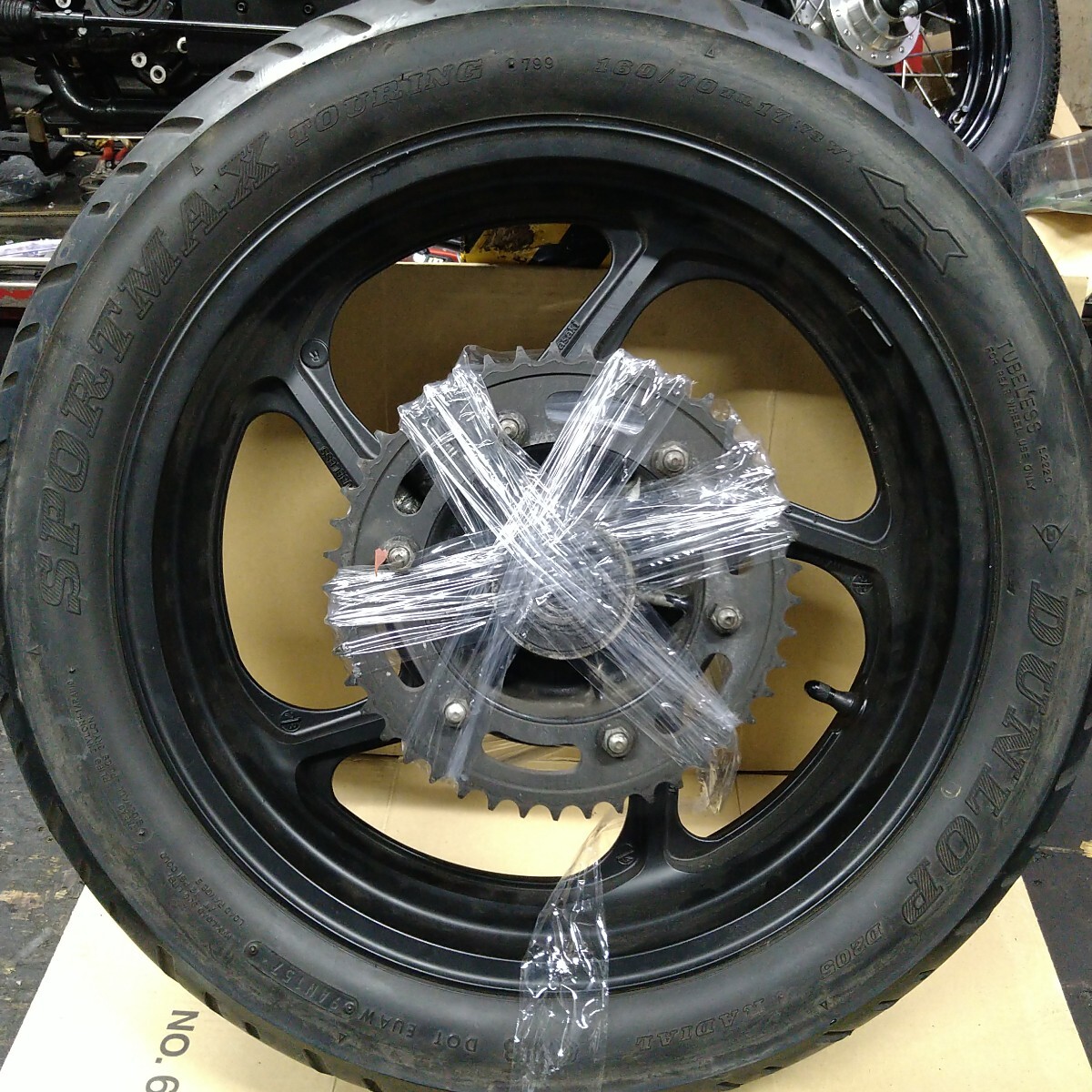 カワサキ ゼファー1100 リアホイール 純正 中古拍卖