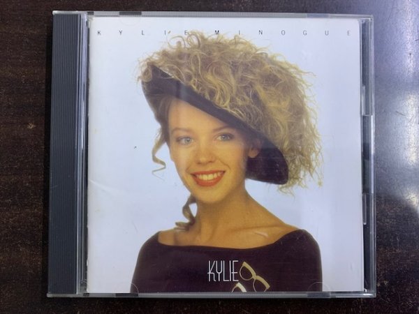 カイリー・ミノーグ KYLIE MINOGUE / KYLIE - I SHOULD BE SO LUCKY - THE LOCO-MOTION 国内盤 PWL 32XB280 / 4988024106310拍卖