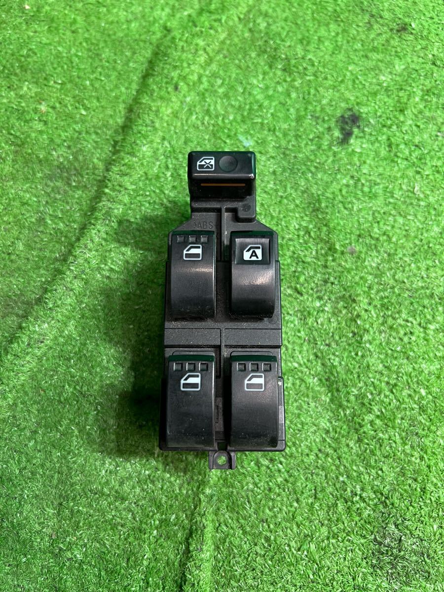 ★ダイハツ★アトレー★S331G★平成29年式★純正 パワーウインドウマスタースイッチ★ 84820-B5050457- M0401拍卖