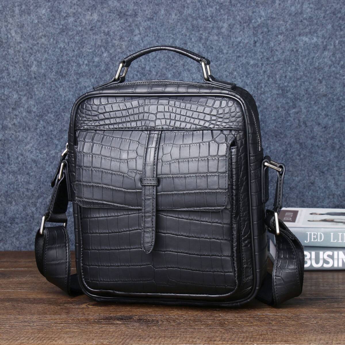 新入荷マット仕上げ クロコダイル本革 ワニ革 メンズ ショルダーバッグ肩掛けメッセンジャーバッグ斜めがけ腹部革センター取り カジュアル拍卖