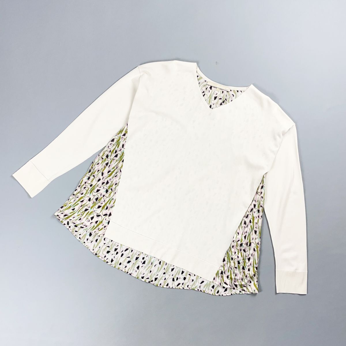 美品 自由区 Vネック切り替えニットソー カットソー トップス レディース オンワード樫山 ライトグレージュ サイズ38*CD898拍卖