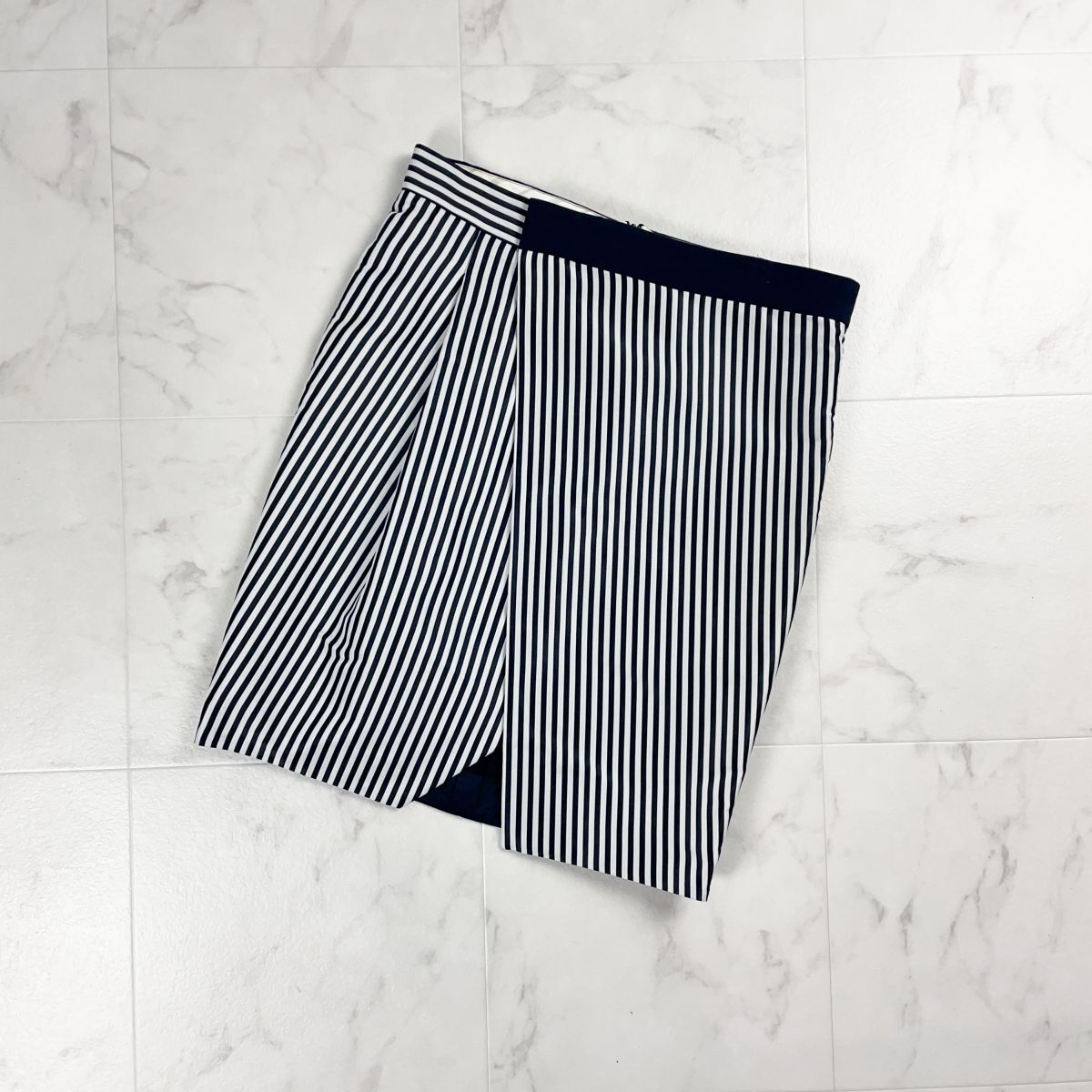 美品 SPORTMAX スポーツマックス ストライプ柄ラップスカート 膝丈 白 黒 モノトーン ホワイト ブラック サイズ40*CD993拍卖