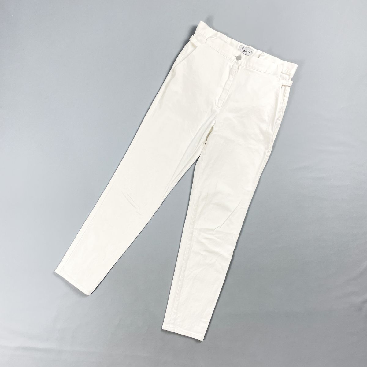 美品 Aquvii アクビー コントロールテーパードパンツ ストレッチ ボトムス レディース ホワイト 白 サイズS*CD1085拍卖
