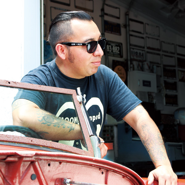 ムーン イクイップド レトロ サングラス BK拍卖