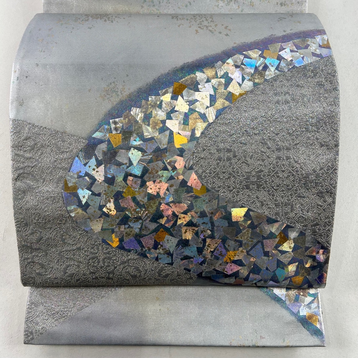 【在庫一掃】 袋帯 逸品 堀省平 落款 霞 箔散らし柄 金銀彩 箔 銀色 お太鼓柄 正絹 【中古】拍卖