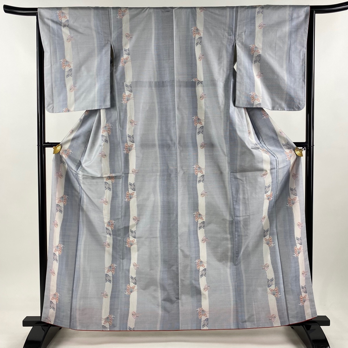 【在庫一掃】 大島紬 身丈163cm 裄丈64cm M 袷 都喜ヱ門 落款 蝶 よろけ縞 水色 正絹 美品 逸品 【中古】拍卖