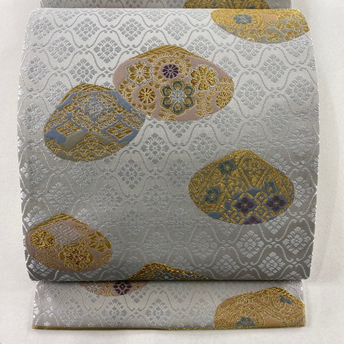 袋帯 美品 名品 貝合わせ 花 金銀糸 灰色 六通 正絹 【中古】拍卖