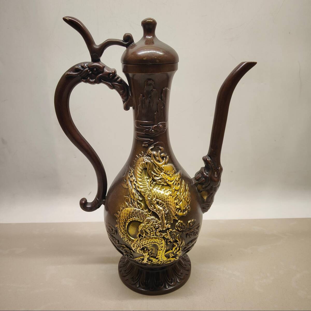 『清・黄銅製・塗金・龍鳳紋酒壺・酒器・酒具・置物・賞物』極細工 置物 古賞物 中国古玩 中国古美術拍卖