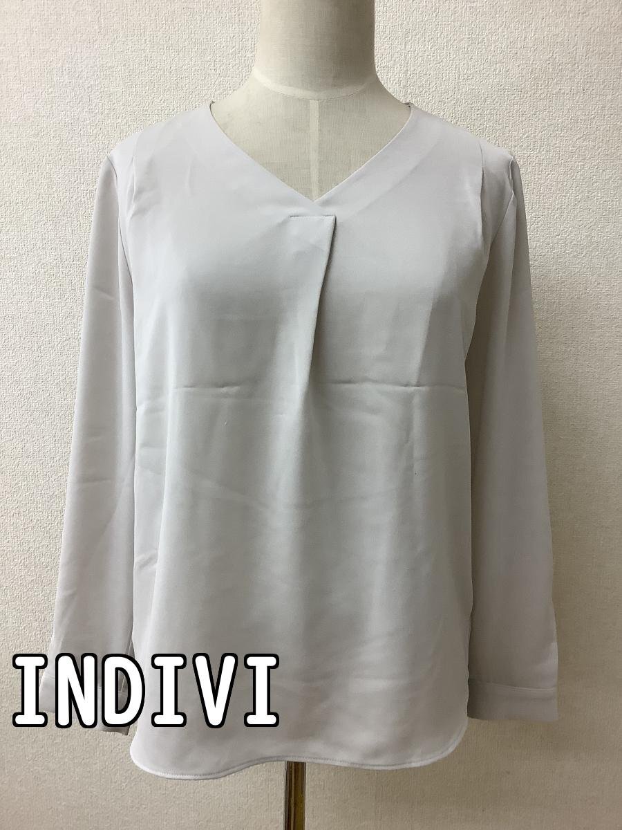 インディヴィ (INDIVI) 薄いグレージュ プルオーバーブラウス サイズ38拍卖
