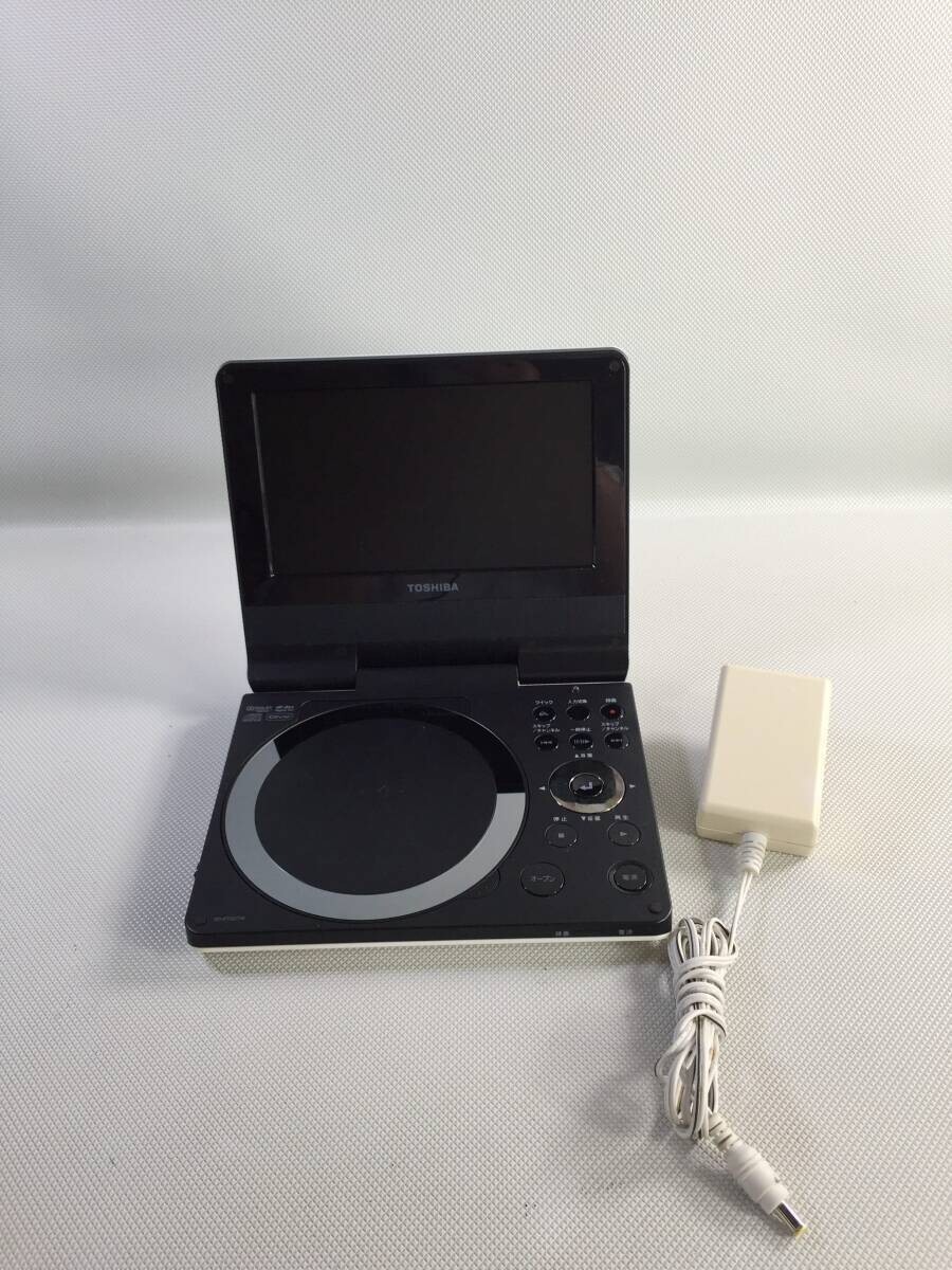 S6210○TOSHIBA 東芝 ポータブルDVDプレーヤー SD-P73DTW アダプター EADP-18SE DVD再生OK 240618拍卖